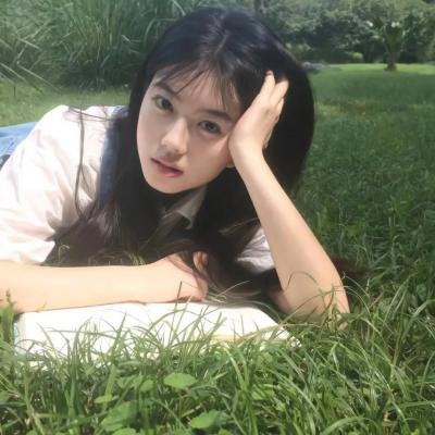 穿风信子蓝的少女