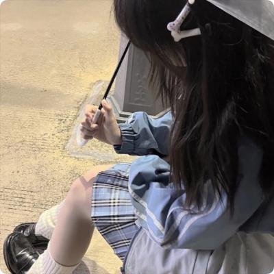 照片里的伴娘